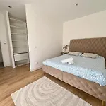Halimi - 5 7 Personnes Avec Piscine Appartement *